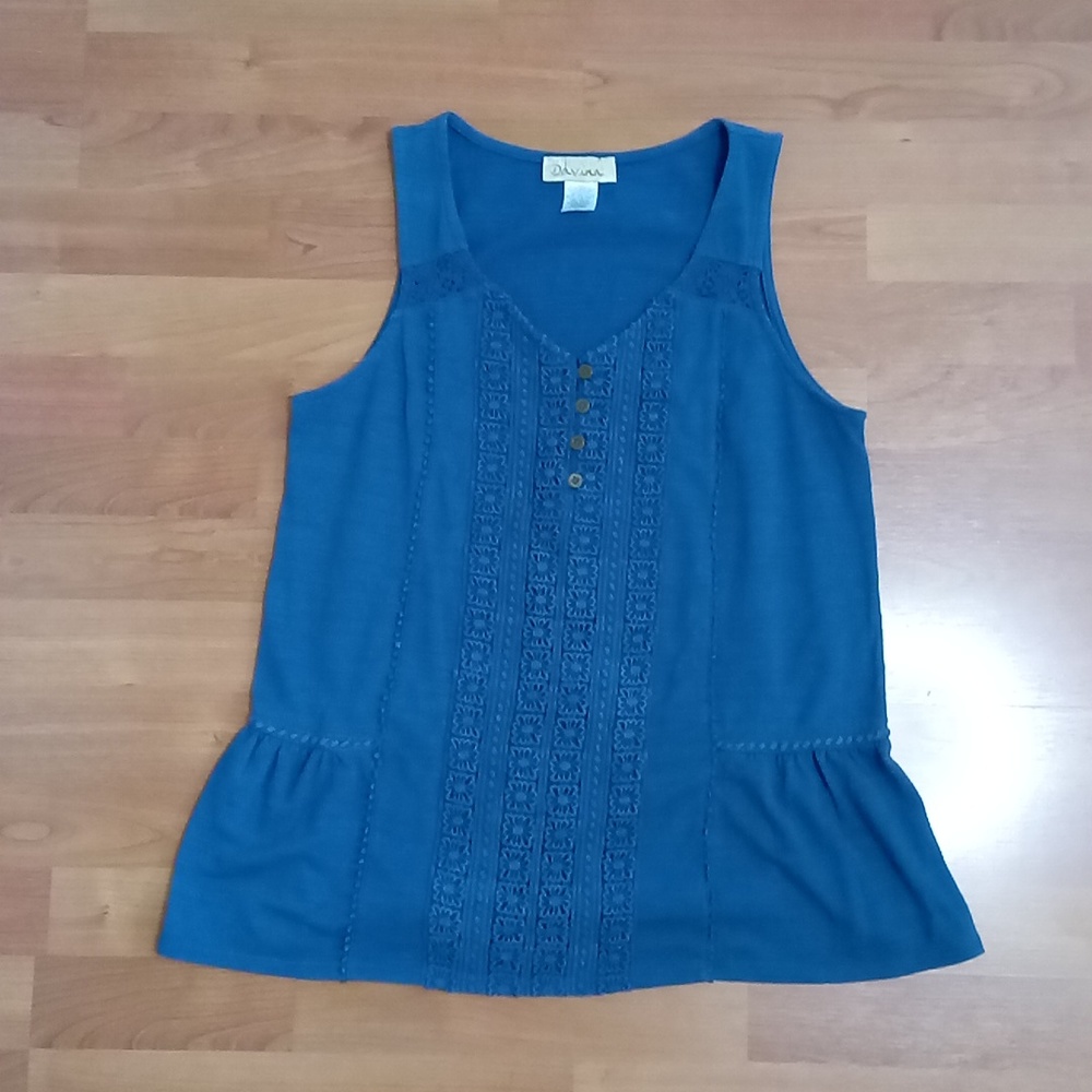 Teal tank embroidery details